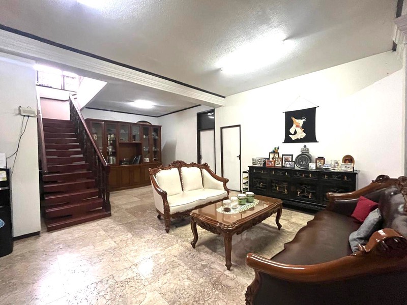 Rumah Kos 12 Kamar - View Depan Taman Lokasi di Benhil Jakpus