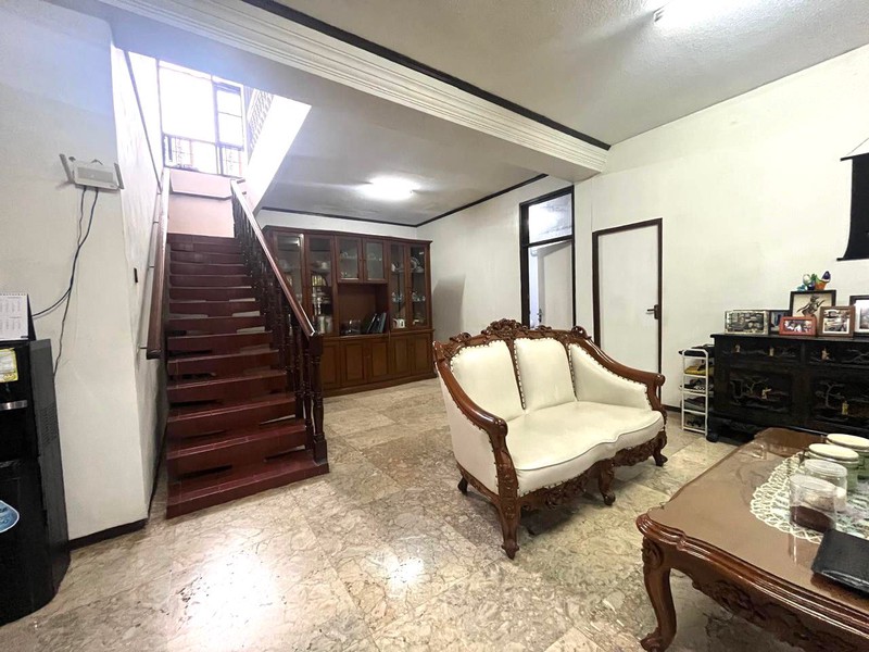 Rumah Kos 12 Kamar - View Depan Taman Lokasi di Benhil Jakpus