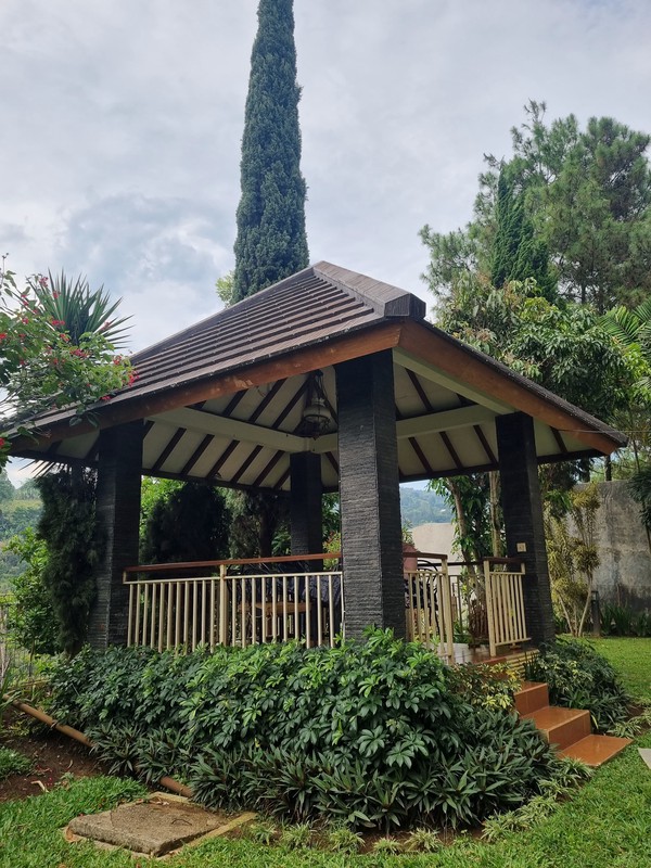 Villa Asri dengan Halaman Luas dan Lingkungan Nyaman @Cisarua Bogor.