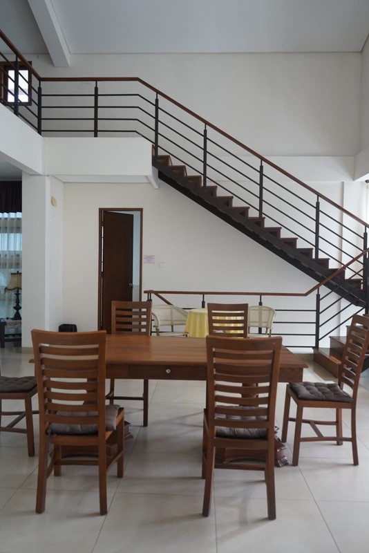 Villa Asri dengan Halaman Luas dan Lingkungan Nyaman @Cisarua Bogor.