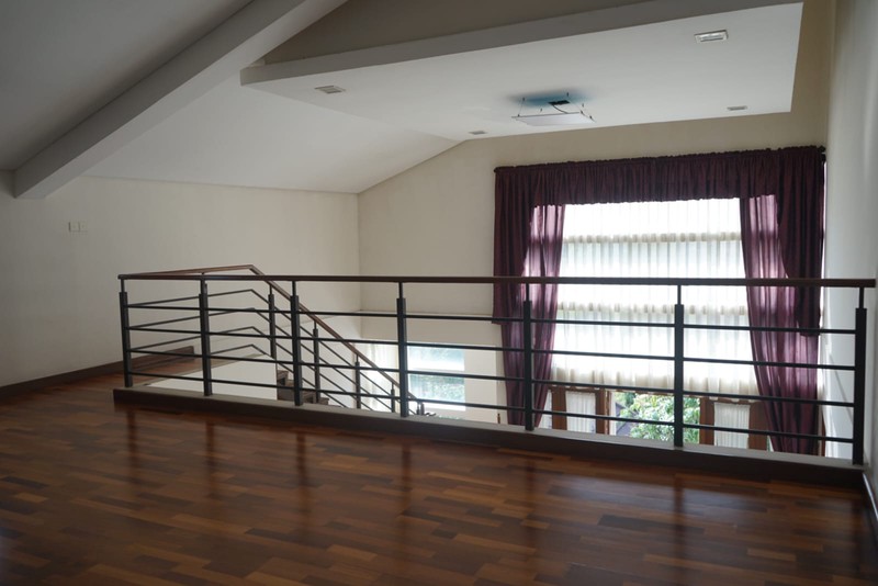 Villa Asri dengan Halaman Luas dan Lingkungan Nyaman @Cisarua Bogor.