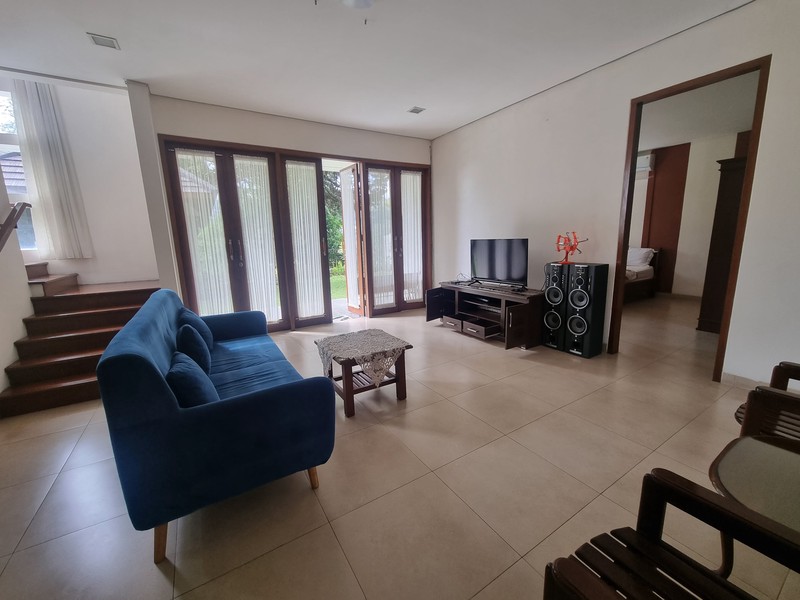 Villa Asri dengan Halaman Luas dan Lingkungan Nyaman @Cisarua Bogor.