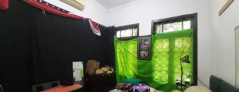Rumah sekitar Senopati didepan Taman dan strategis dekat ke arah Sudirman Jakarta-Selatan...