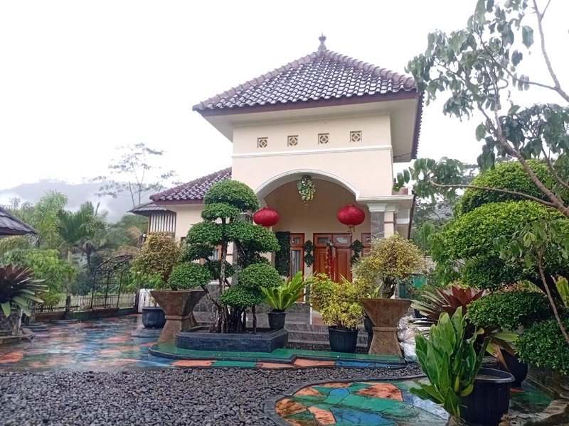Rumah 842 Meter Persegi Dengan View 5 Gunung Di Kaliangkrik, Magelang