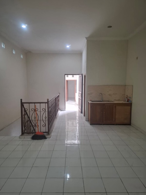 Ruko 2 Lantai Di Ring Road Utara Dekat Dengan Kampus AMIKOM 2 Dan Kantor Pajak Condongcatur, Sleman