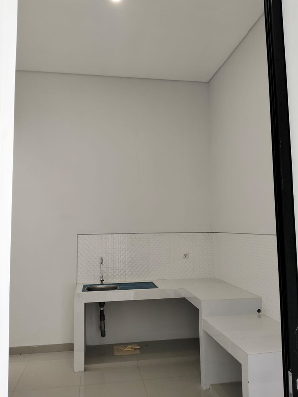 JUAL RUMAH 2,5 LANTAI SIAP HUNI DI ROYAL RESIDENCE