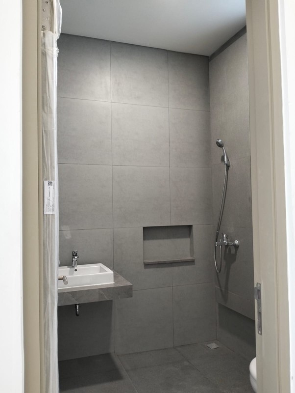 JUAL RUMAH 2,5 LANTAI SIAP HUNI DI ROYAL RESIDENCE