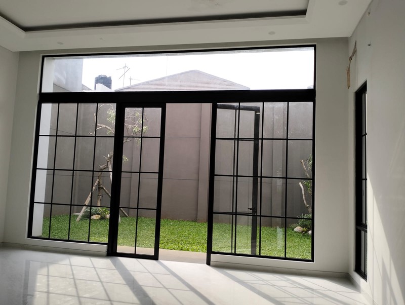 JUAL RUMAH 2,5 LANTAI SIAP HUNI DI ROYAL RESIDENCE