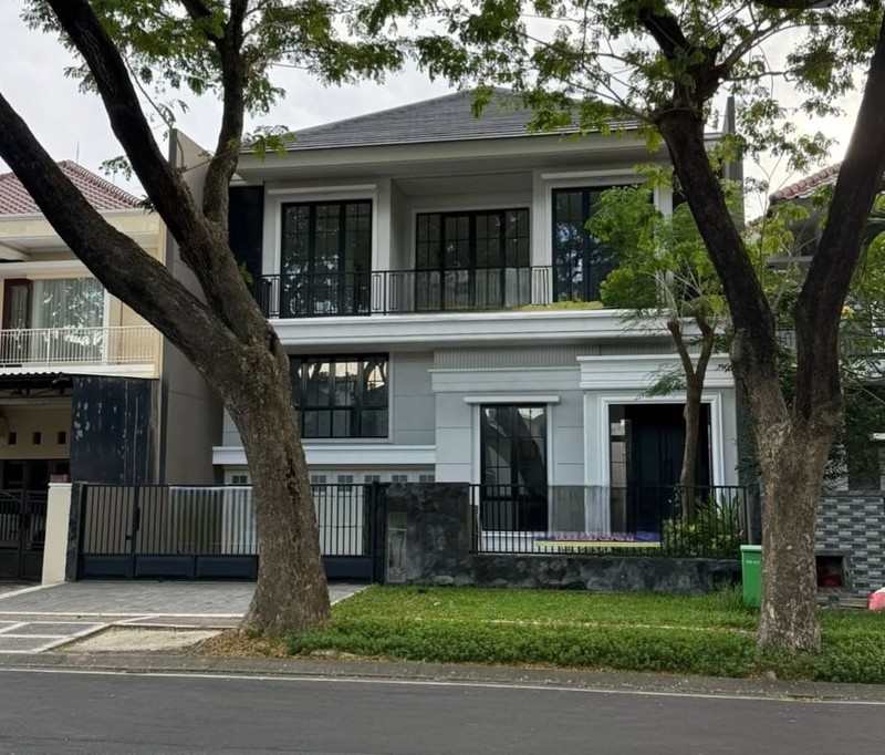 JUAL RUMAH 2,5 LANTAI SIAP HUNI DI ROYAL RESIDENCE
