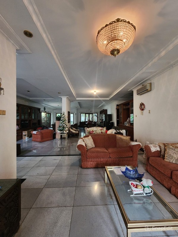 Rumah Butuh Renovasi dalam Komplek Tenang dekat MRT Lebak Bulus