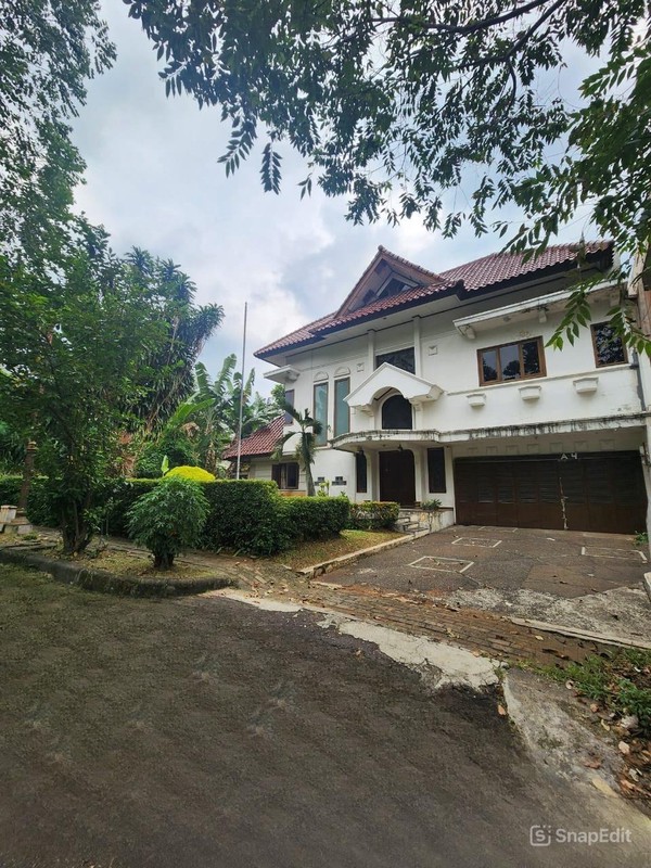 Rumah Butuh Renovasi dalam Komplek Tenang dekat MRT Lebak Bulus