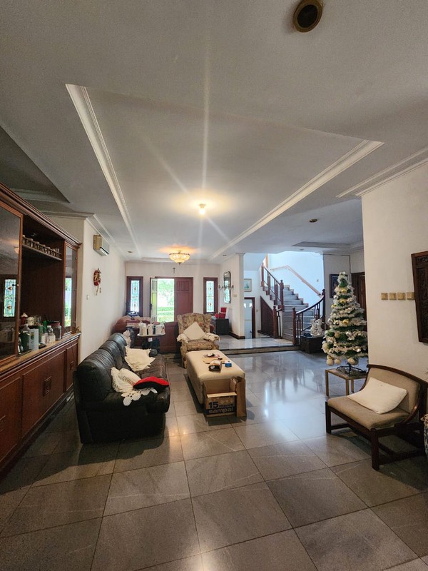 Rumah Butuh Renovasi dalam Komplek Tenang dekat MRT Lebak Bulus