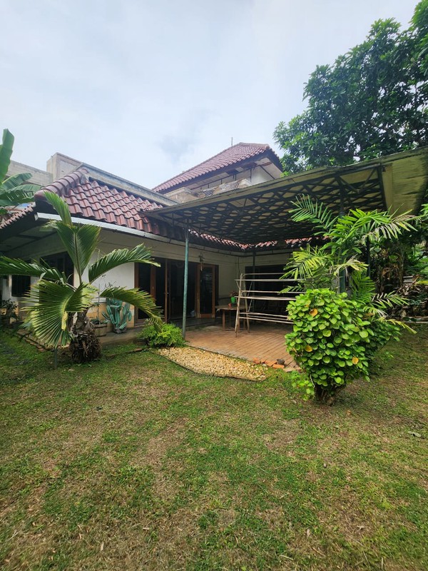 Rumah Butuh Renovasi dalam Komplek Tenang dekat MRT Lebak Bulus