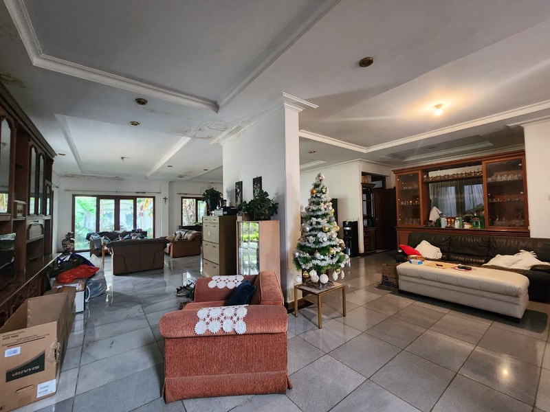 Rumah Butuh Renovasi dalam Komplek Tenang dekat MRT Lebak Bulus