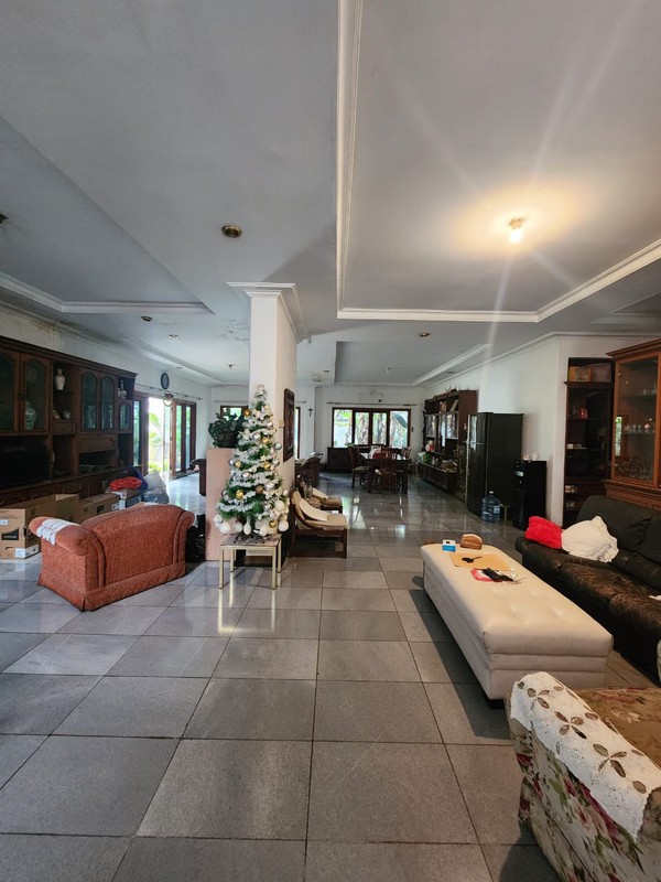 Rumah Butuh Renovasi dalam Komplek Tenang dekat MRT Lebak Bulus