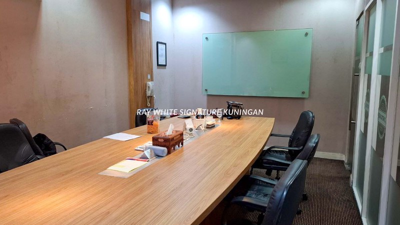 Ruko 4 Lantai Fully Furnished di Jatiwaringin - Siap Pakai, Lokasi Super Strategis!