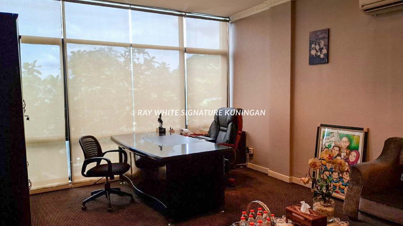 Ruko 4 Lantai Fully Furnished di Jatiwaringin - Siap Pakai, Lokasi Super Strategis!