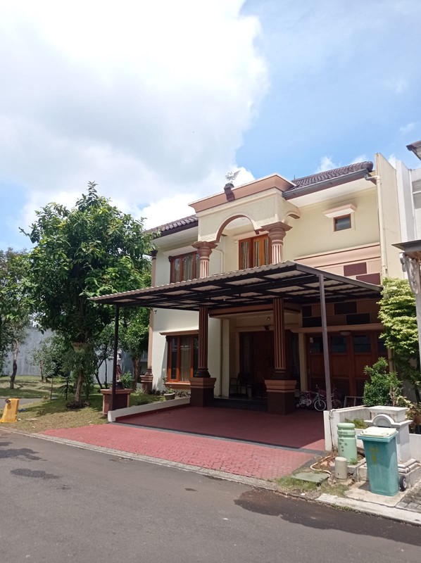 Rumah Hoek 2 Lantai di The Green BSD Dekat Stasiun Kereta