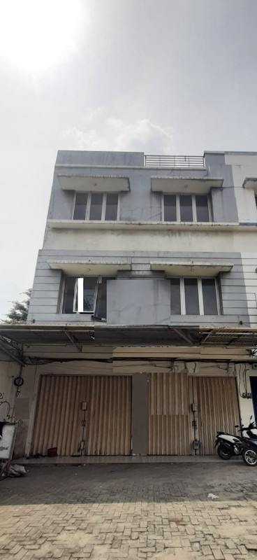 Ruko gandeng dekat dg pasar  Ciputat, parkir luas....