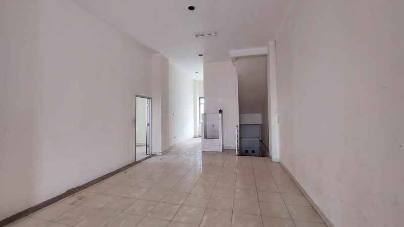 Ruko gandeng dekat dg pasar  Ciputat, parkir luas....