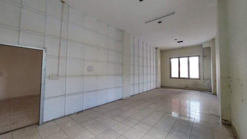 Ruko gandeng dekat dg pasar  Ciputat, parkir luas....