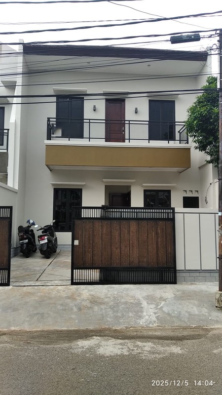 Rumah 2 Lantai Siap Huni dengan Hunian Nyaman dan Asri di Pesanggrahan, Jakarta Selatan