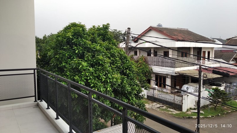 Rumah 2 Lantai Siap Huni dengan Hunian Nyaman dan Asri di Pesanggrahan, Jakarta Selatan