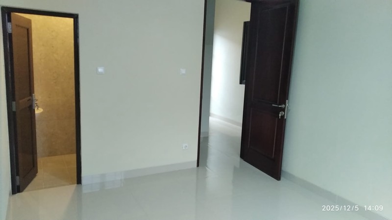 Rumah 2 Lantai Siap Huni dengan Hunian Nyaman dan Asri di Pesanggrahan, Jakarta Selatan