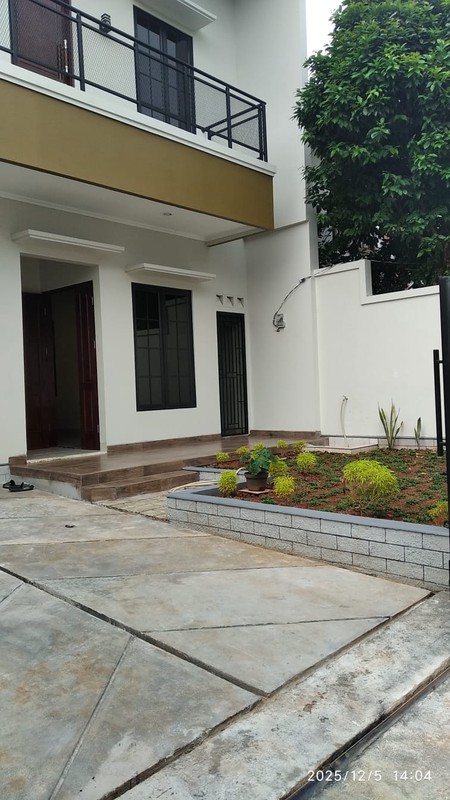 Rumah 2 Lantai Siap Huni dengan Hunian Nyaman dan Asri di Pesanggrahan, Jakarta Selatan