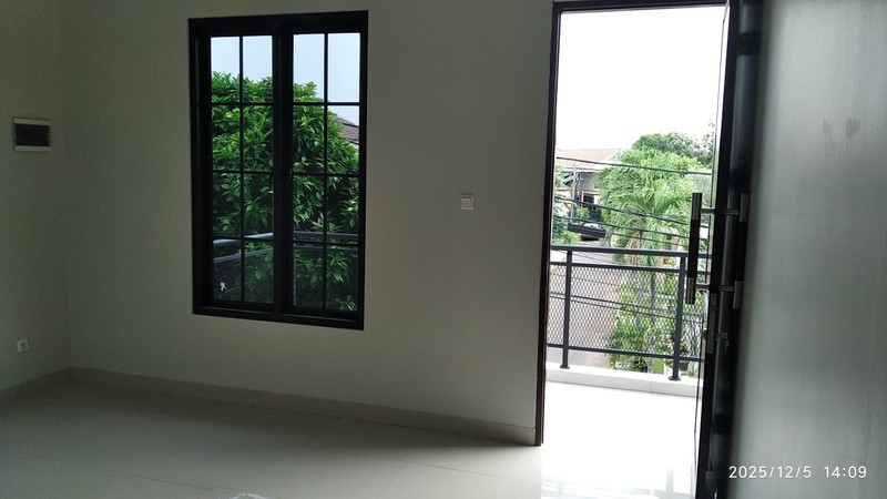Rumah 2 Lantai Siap Huni dengan Hunian Nyaman dan Asri di Pesanggrahan, Jakarta Selatan