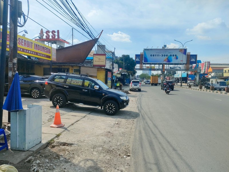 LAHAN KOMERSIL DIPINGGIR JALAN RAYA SERPONG