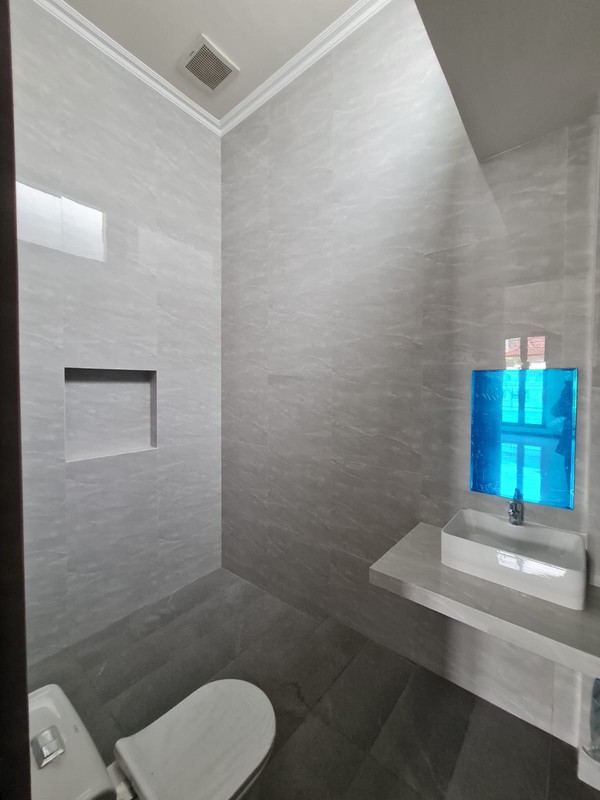 Disewakan Rumah Baru Darmo Permai Timur Surabaya Barat dekat Madame Chang, Akses TOL Satelit , HR.Muhammad, Pasar Modern Puncak Permai, Pakuwon Mall, PTC