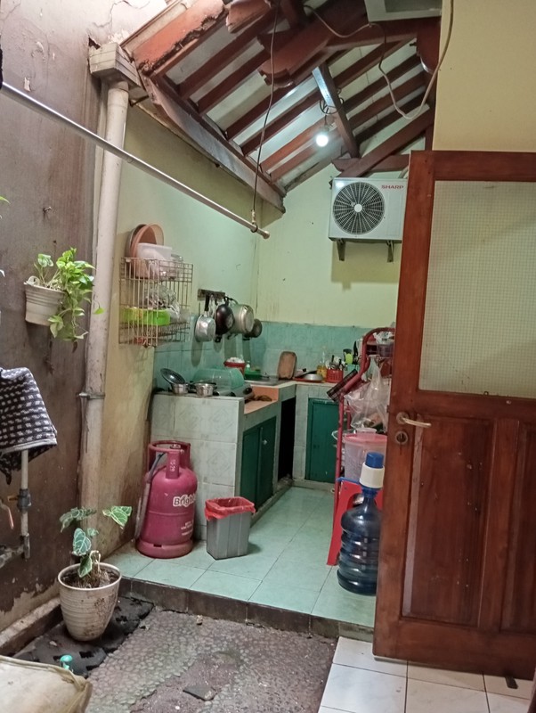 Rumah 2 Lt Strategis Bebas Banjir Pinggir Jalan Dekat Fasilitas Premium Grand Wisata