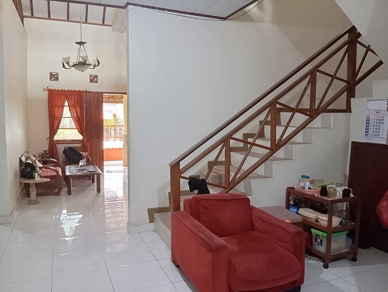 Rumah 2 Lt Strategis Bebas Banjir Pinggir Jalan Dekat Fasilitas Premium Grand Wisata