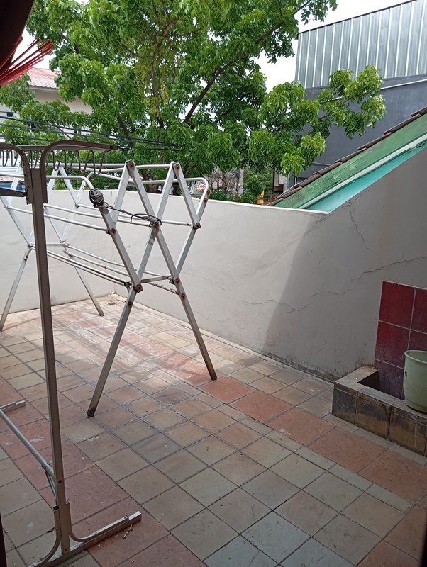 Rumah 2 Lt Strategis Bebas Banjir Pinggir Jalan Dekat Fasilitas Premium Grand Wisata