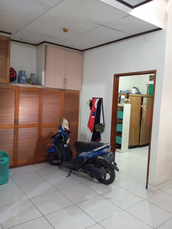 Rumah 2 Lt Strategis Bebas Banjir Pinggir Jalan Dekat Fasilitas Premium Grand Wisata