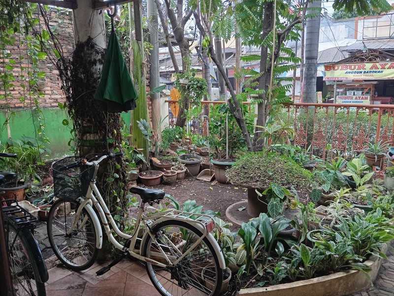 Rumah 2 Lt Strategis Bebas Banjir Pinggir Jalan Dekat Fasilitas Premium Grand Wisata