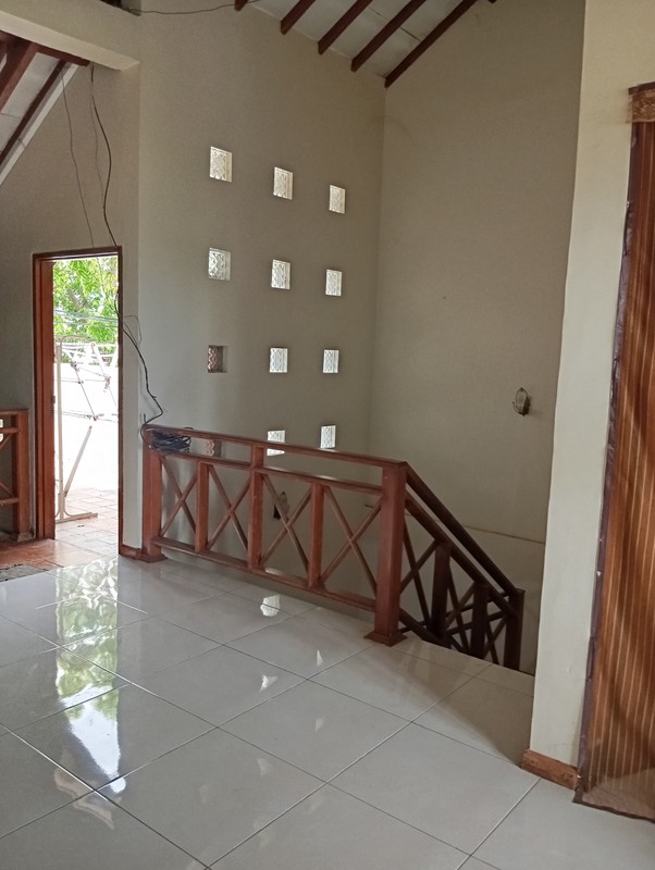 Rumah 2 Lt Strategis Bebas Banjir Pinggir Jalan Dekat Fasilitas Premium Grand Wisata