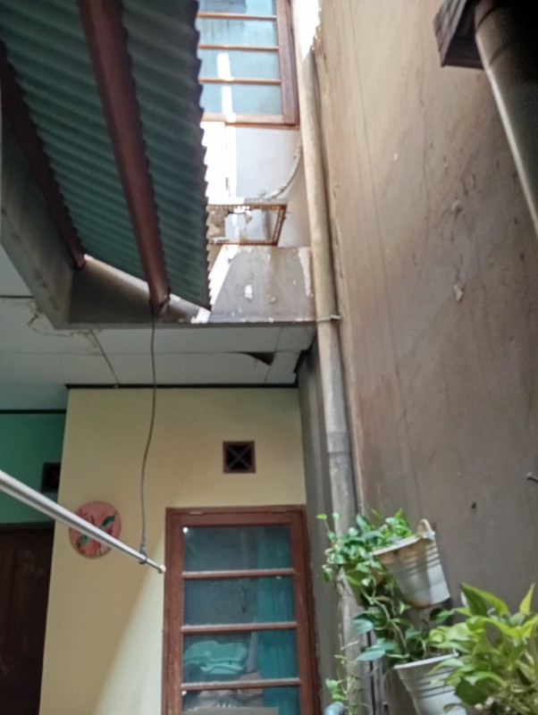 Rumah 2 Lt Strategis Bebas Banjir Pinggir Jalan Dekat Fasilitas Premium Grand Wisata