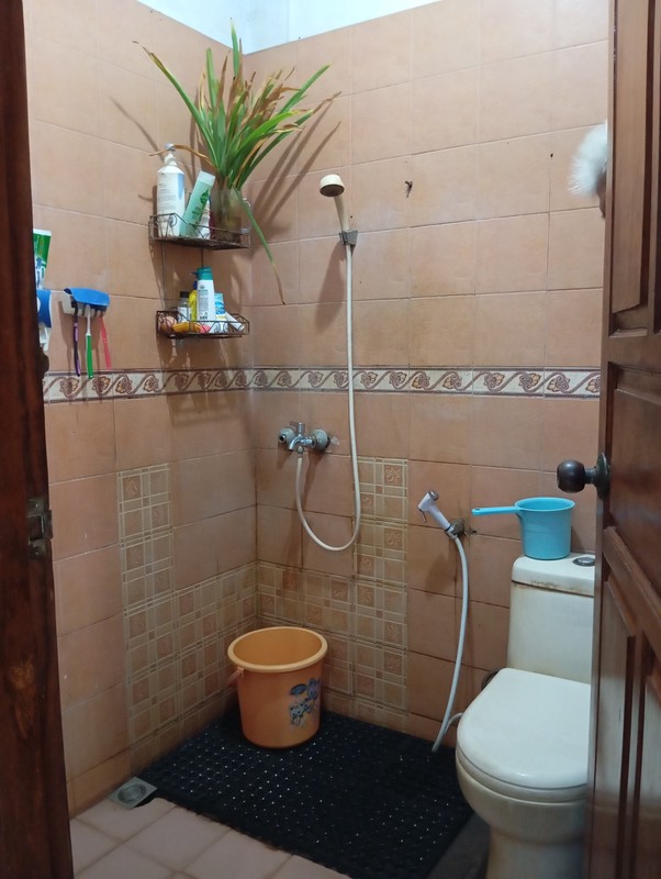 Rumah 2 Lt Strategis Bebas Banjir Pinggir Jalan Dekat Fasilitas Premium Grand Wisata