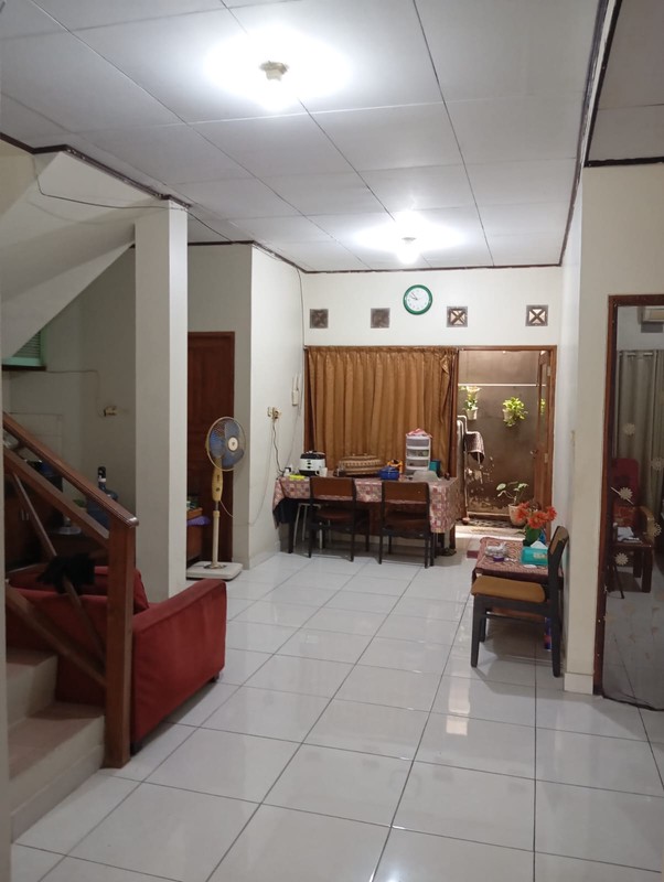 Rumah 2 Lt Strategis Bebas Banjir Pinggir Jalan Dekat Fasilitas Premium Grand Wisata