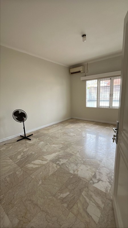 DI SEWAKAN RUMAH NYAMAN  DAN STRATEGIS DI LEBAK BULUS.