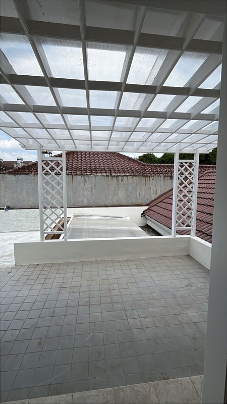 DI SEWAKAN RUMAH NYAMAN  DAN STRATEGIS DI LEBAK BULUS.