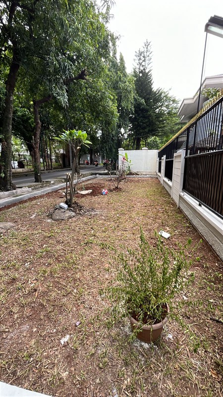 DI SEWAKAN RUMAH NYAMAN  DAN STRATEGIS DI LEBAK BULUS.