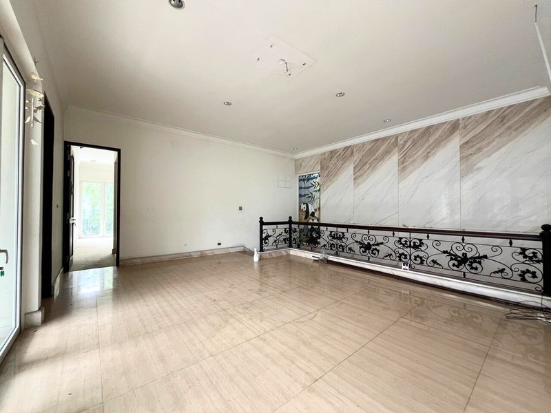 Rumah Klasik dan Strategis di Patal Senayan Dalam Cluster