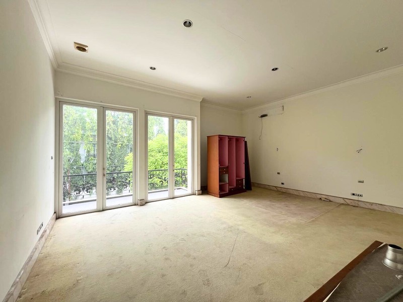 Rumah Klasik dan Strategis di Patal Senayan Dalam Cluster