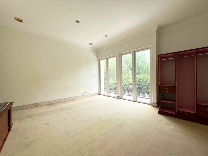 Rumah Klasik dan Strategis di Patal Senayan Dalam Cluster