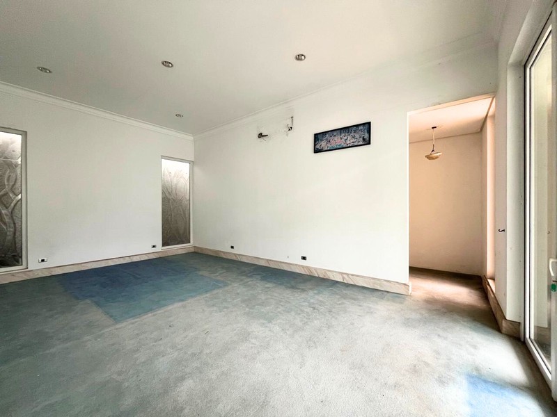 Rumah Klasik dan Strategis di Patal Senayan Dalam Cluster