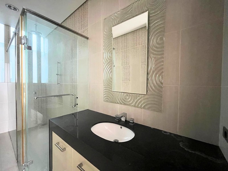 Rumah Klasik dan Strategis di Patal Senayan Dalam Cluster