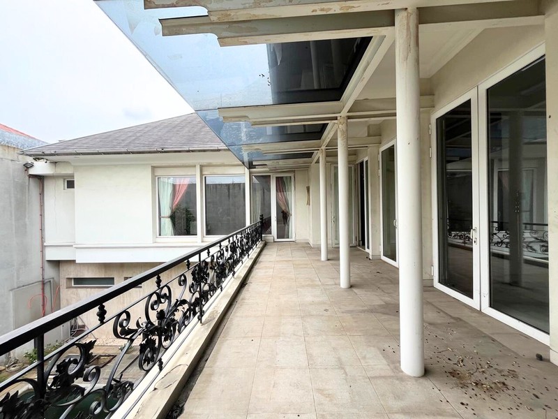 Rumah Klasik dan Strategis di Patal Senayan Dalam Cluster